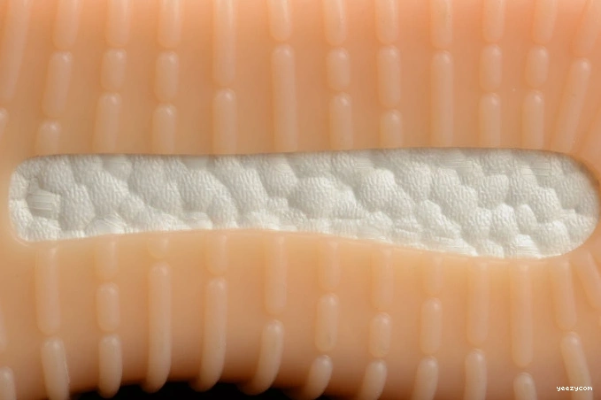 LIGHT 750 YEEZY GREY GLOW GUM BOOST DARK BB1840 ADIDAS 1027